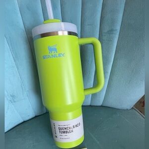 Stanley NWT Bright Lime Quencher H2.0 Tumbler
